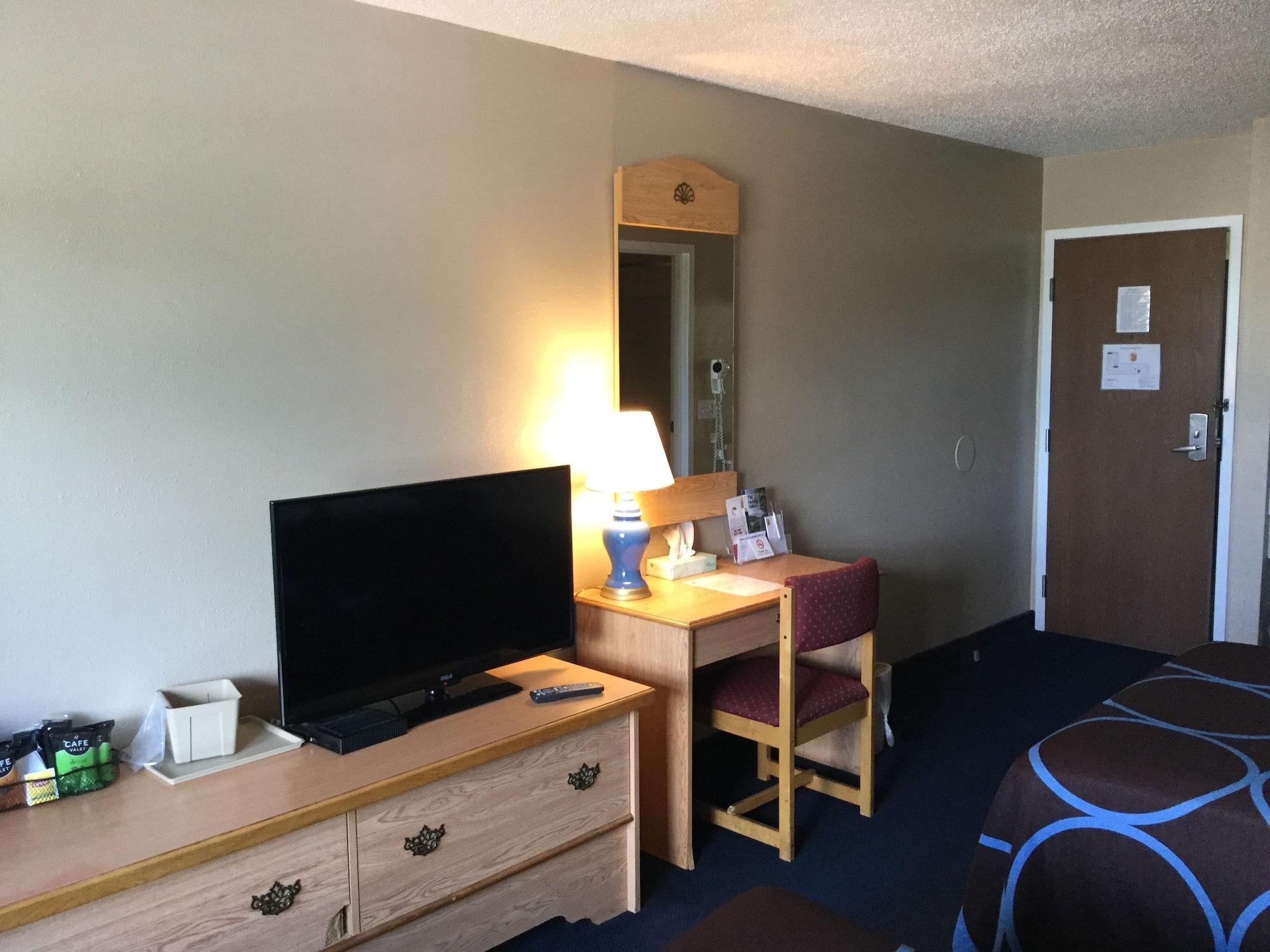 Super 8 By Wyndham Middletown Motel Exterior photo