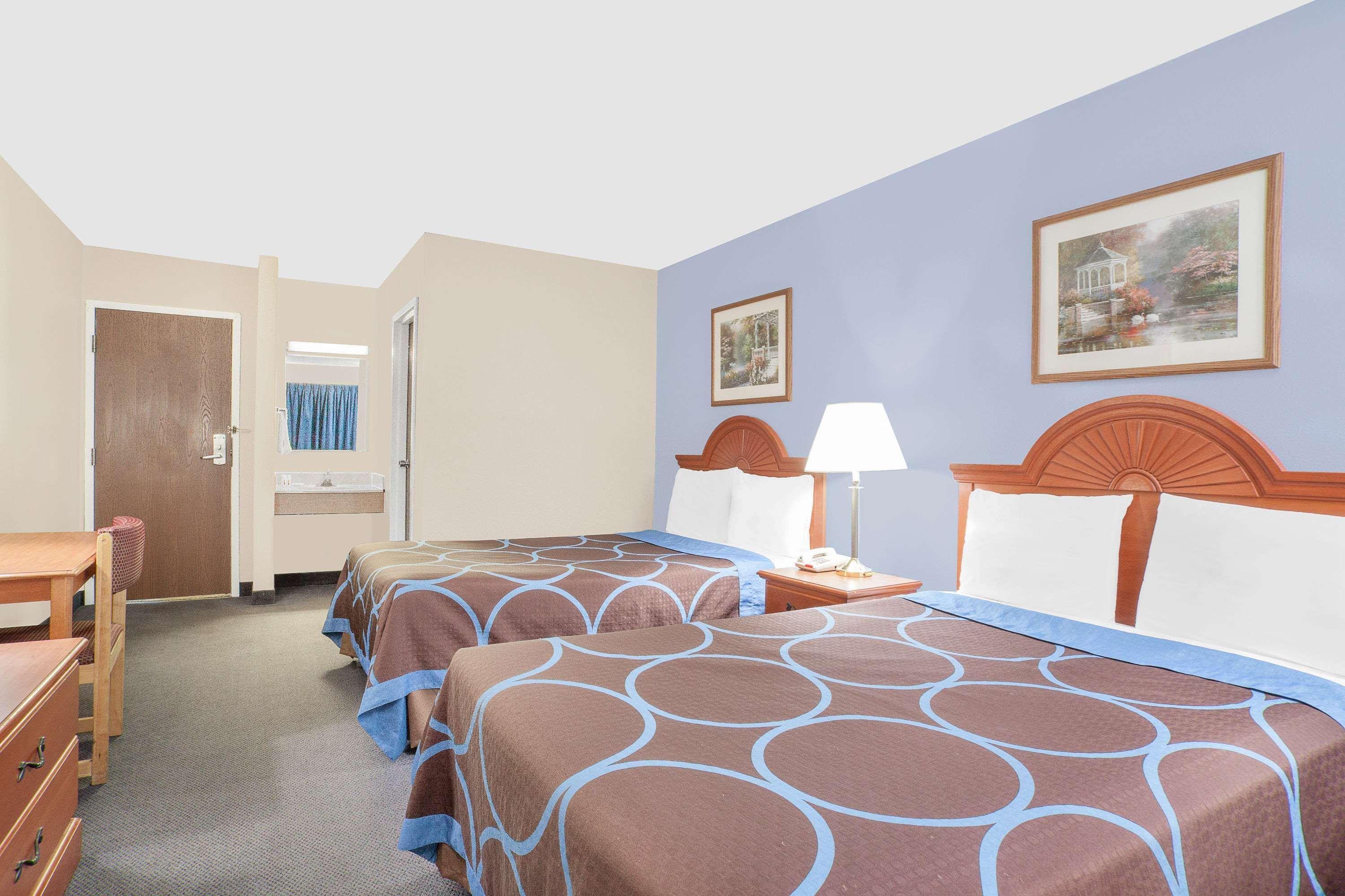 Super 8 By Wyndham Middletown Motel Exterior photo