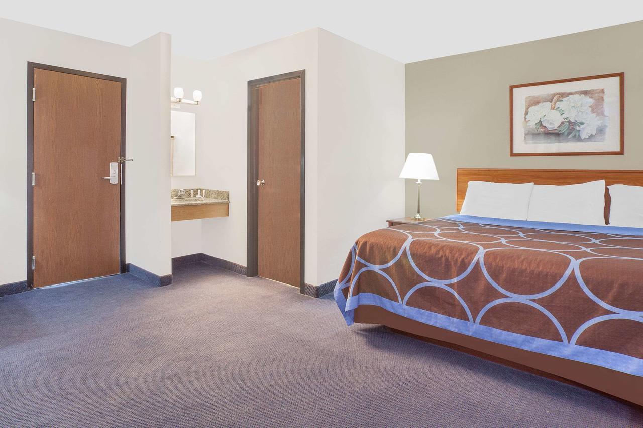 Super 8 By Wyndham Middletown Motel Exterior photo
