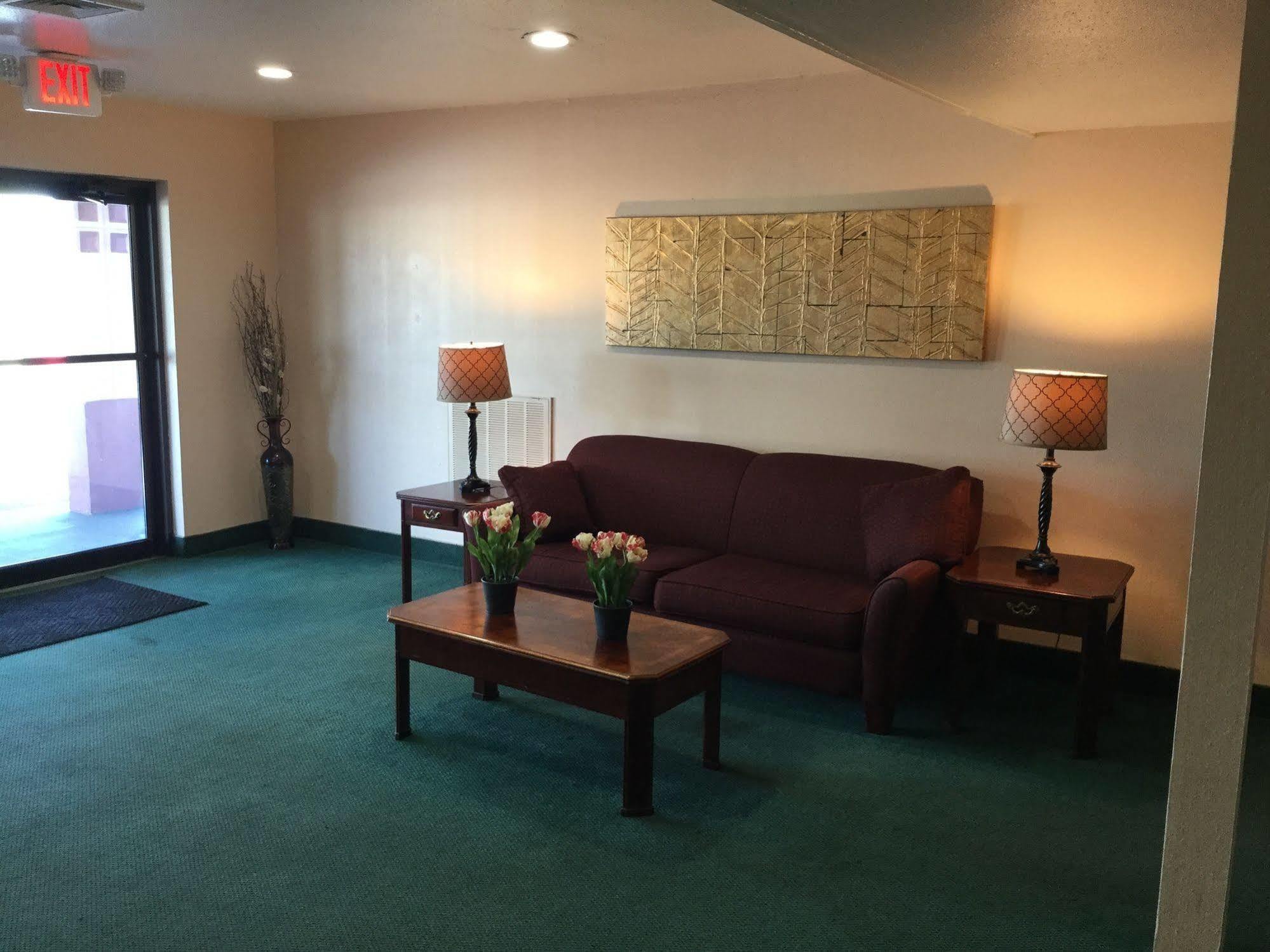 Super 8 By Wyndham Middletown Motel Exterior photo